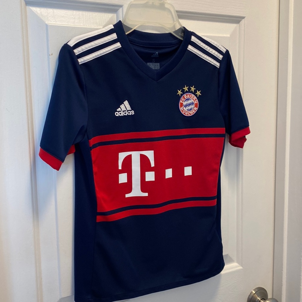 Boys Bayern soccer jersey